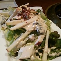 焼肉 龍華園 - ブルーチーズのシーザー
                