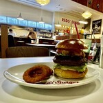 REDS' BURGER DINER - Mexican burger (¥1,600) + Onion Rings & Drink (¥300)