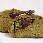 カミバン - 【2023.10】抹茶と栗のぱん(税込450円)カット断面