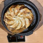 Warawara - 博多鉄鍋餃子 658円