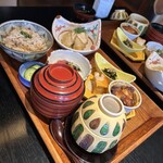 川久 - 器も素敵　炊き込みご飯おいしー