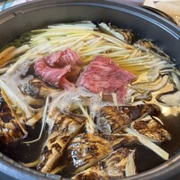 富小路 やま岸 - 牛鱧と松茸の鍋