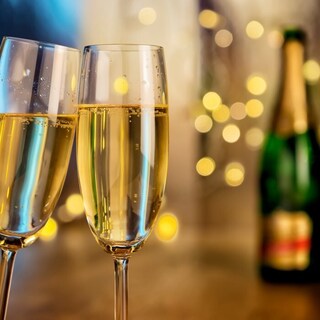 お好きなドリンクで乾杯♪飲み放題は2時間1,320円！