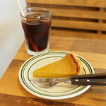 Gratbrown Roast and Bake - パンプキンパイ（480円） 本日のコーヒー（アイス）（500円）