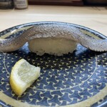 Hamazushi - 北海道産炙りさんま（150円＋税）
                        シャリ普通、こっちの方がバランスいいかな