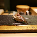 すし玲 - 秋刀魚にぎり 肝のせ