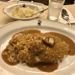 インデアンカレー 丸の内店 - インディアンカレー（並盛り）とピクルス多め
                                デフォルトでお米の量が非常に多いんですが、旨味が溶け込んだルウがあればなんのその軽くペロっといけてしまうんですから怖いわ