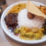 Curry pot - スリランカカレープレート(フィッシュ1100円)