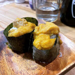 シン たちろまん - 特うに寿司（2貫 400円）