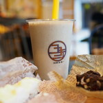 Kokode Coffee - バナナジュース（500円） 社長のチョコバーブラック（180円） 社長のチョコバーホワイト（200円）