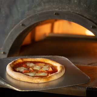 【石窯ピッツァ】イタリア直送素材の本格ピッツァ