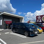 中華そば専門店 正善 - 日時：日曜日
      時間：13時40分
      並び：6名
      待ち時間：5分
      先客：満席
      駐車場：店頭12台程度、十字路向かい側10台程度