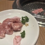 焼肉問屋くに家 - 【鶏もも】網で焼くと香ばしくて美味しい鶏。