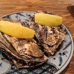 巨大な牡蛎1個230円