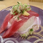 回転寿し トリトン - 【2023年09月】薬味たっぷり1本釣りかつお＠330円(込)／2貫