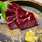 Torigakoi - クジラ刺し。濃口と合わせて美味しい。