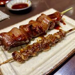 とり囲 - 定番のとりレバーと希少価値の高い、つなぎ。