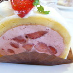 アニヴェルセル カフェ - 苺の生クリームロール￥６００