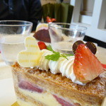 アニヴェルセル カフェ - ミルフィーユ￥８００