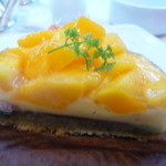 アニヴェルセル カフェ - マンゴーと紅茶のタルト￥８００