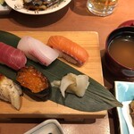 一心太助 - お寿司とお味噌汁