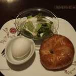 ビリオン珈琲  - モーニングクロワッサン卵＋ミニサラダ