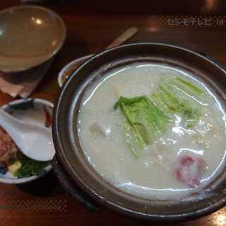 月 - 料理写真:温泉湯豆腐