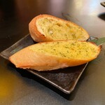 大衆昭和居酒屋 川崎の夕焼け一番星 - ガーリックトースト ¥308