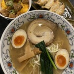 麺や 暁 - ラーメン＋チャーシュー丼＋餃子٩( ᐖ )۶セットにしました★