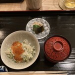 茜坂大沼 - 富津カマスと奴ネギの炊き込みご飯　
      いくら掛け　赤出汁　香の物