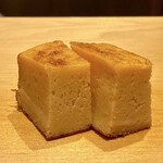 鮨 はしもと - たまご
      お弟子さんの近藤さんが焼いたたまごです。
      魚のすり身を入れた、江戸前らしいたまごが大好きです♪