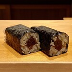 鮨 はしもと - 追加 ：干瓢巻き（半巻き）
      山葵を少し入れてもらいましたが、風味良く美味しい干瓢巻きなのです♪