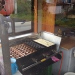 たこ焼きいずみ - 生地にたこ、ネギ、紅ショウガ、天かすとシンプルに