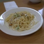 さんびきのこぶた - レディースセットのミニパスタ。
      本日は、ホタテのクリームパスタ。
      絶品！