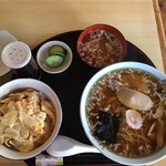 北海道屋 - かつ丼600円中華そば450円