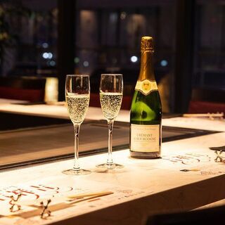 落ち着いた上質空間は記念日・誕生日・会食などに最適。