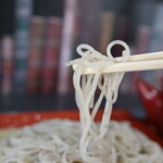 蕎麦処 瑠瞳 - 黒すりごまと粗挽粉を配合した蕎麦(2023年9月)