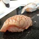 鮨あんりえるるかん - ランチのコース「色」の握り（炙り中トロ、炙りカマス）