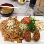 キッチンふるはし - スパゲッティー カニコロッケ （ナポリタン）（１，３００円））これに味噌汁が付きます。２０１３年１０月