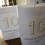 DEAN&DELUCA - 2013.10 ディーン＆ディルーカ、、おかげさまで１０周年だそうです。中はレビューの品の他パンがぎっしり：汗