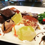 DELI MARKET BERUWALA - 