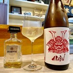 丸喜すし - AKABU 赤武 純米酒 NEWBORN ニューボーン 生酒とディサローノ アマレットのカクテル