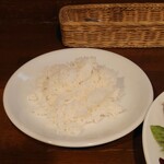 ビストロ コゥジィ - お皿にくっつかない、見事なご飯。