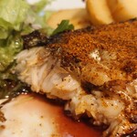 ビストロ コゥジィ - 皮はパリッと、身はホックホクの鯖。
