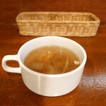 ビストロ コゥジィ - 和風の濃い味が嬉しい、熱々スープ。