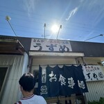 うずめ - 店内広いですがお昼時は外並びすることも