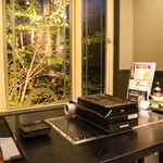 もんじゃ 浜焼き もんでぃ - 窓ぎわ(桜が見える席)