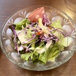 千年たまごや - サラダ 綺麗な盛り付けのサラダです。野菜新鮮!!