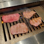 Nikunohiguchi Chokuei Hidagyuuyakiniku Yasufukuhonten - 