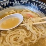 手打ちらーめん 麺之介 - 多少大袈裟だけど煮込みうどんのお汁(つゆ)みたいだよ。佐野ラーメンは透き通ったスープでなきゃね~。